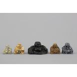 A group of 5 Chinese carved hardstone figures of buddha, 20th C. H: 5,5 cm (the tallest)