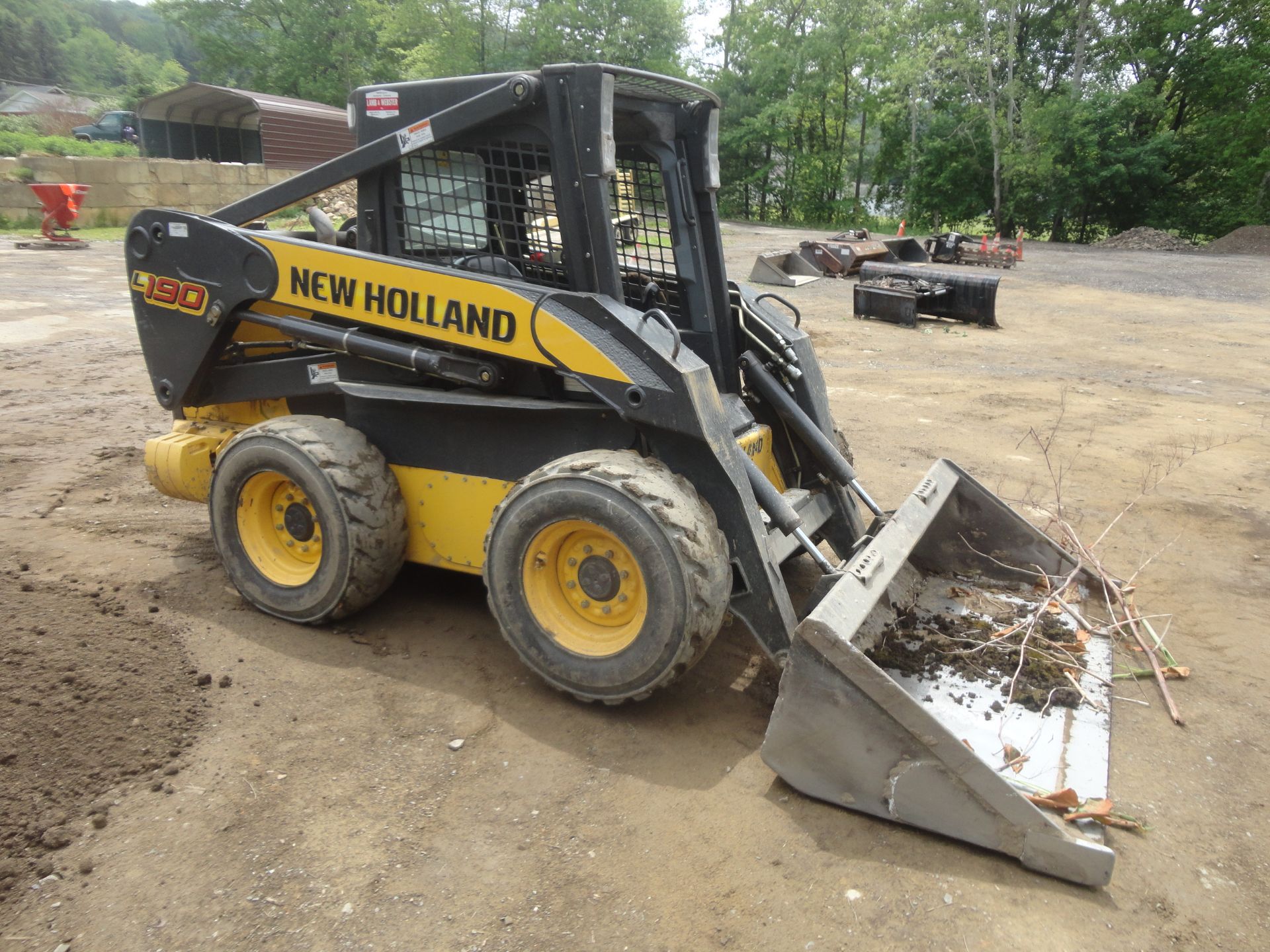 2005Â Â Â  NEW HOLLAND L-190 SKID STEER W/ 610 HRS