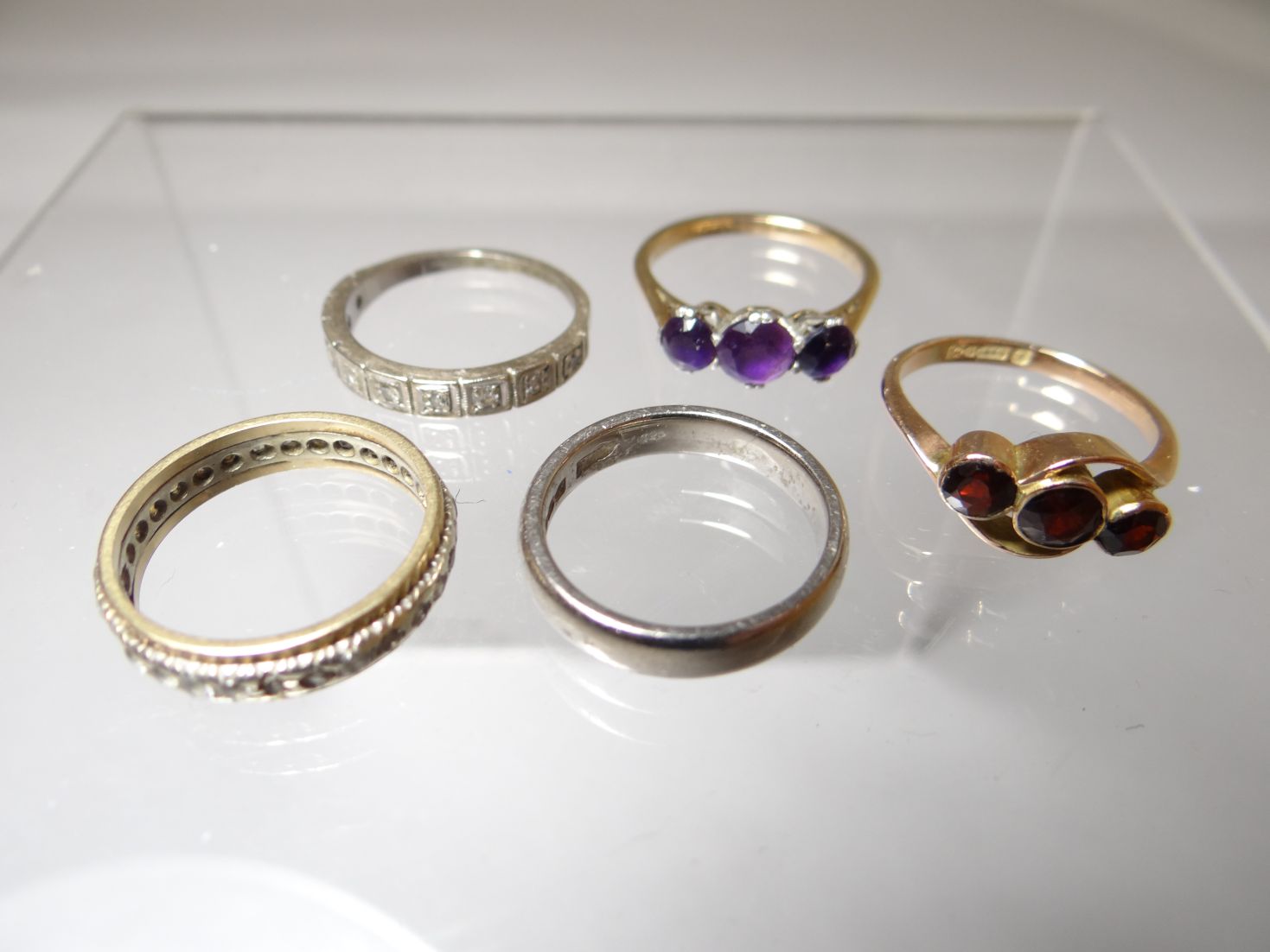 Five mixed rings - three marked as 9ct, a believed to be white gold band ring (mark unclear) and