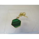 A 9ct yellow gold fine necklace with hexagonal green agate pendant 9ct gold frame