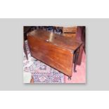 A Regency mahogany pad foot gate leg table with reeded edge, 28 x 42 ins (71 x 107 cms) closed