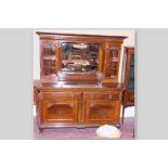 A nice quality Edwardian mahogany mirror backed sideboard, the central bevelled mirror flanked by