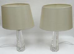 A pair of contemporary clear glass table lamps with shades, 6.75ins high incl. shade (17cms)