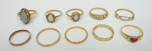 Ten mixed mainly 9ct yellow gold rings, 17gms total