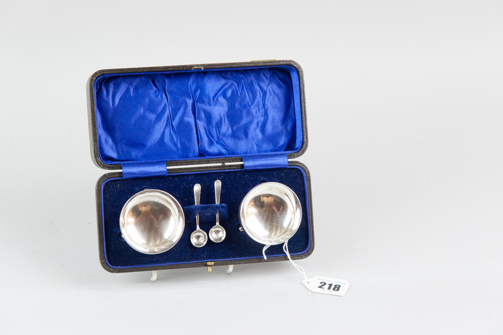 A cased pair of plain silver cauldron salts each with ball supports and pair of spoons, 1.2 ozs,