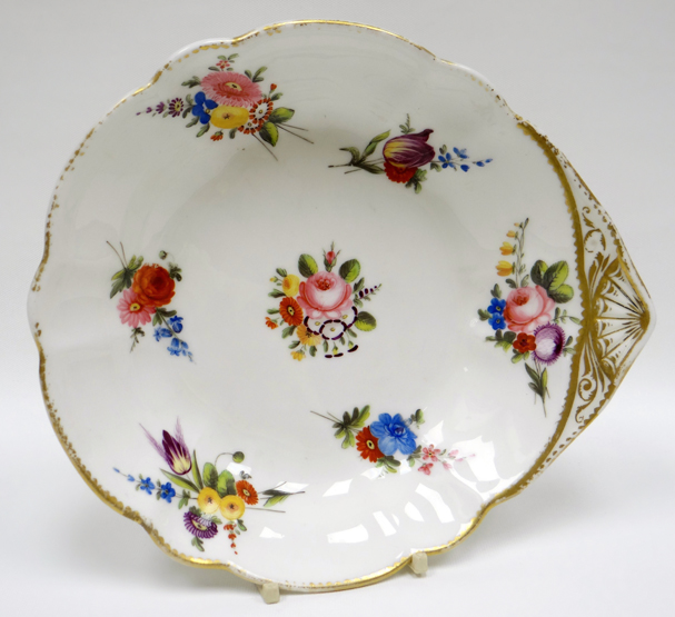 NANTGARW porcelain - dessert service shell-form dish of alternate lobed form, probably London