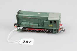 A Hornby Dublo three rail 3231 08 diesel shunter (very good, unboxed), 13 cms long