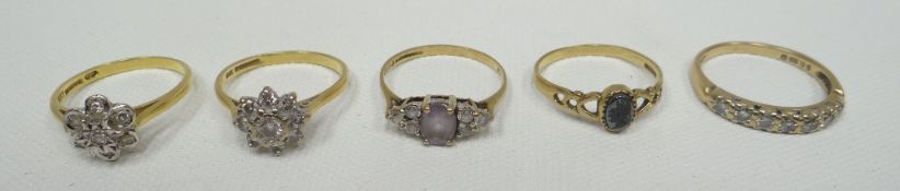 Five mixed yellow gold rings including 18ct floral diamond, half-hoop seven diamond eternity ring