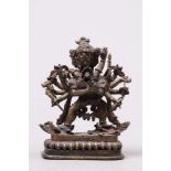 Chakrasamvara und Vajravarahi. Tibetanische Gottheit. Bronze mit Resten von Vergoldung und Bemalung.