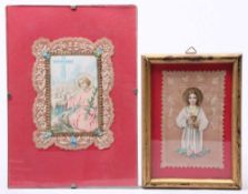 Zwei Gnadenbilder. Nach 1900. Farbiger Druck, Textil und gestanzte Blumen auf geprickeltem Papier.