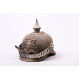 Pickelhaube Offizier Bayern. Ersatz Modell 1895. Silberner Schuppenriemen und Löwenkopfkokarde. Min.