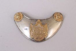 Ringkragen, Bayern. Offiziere, M. 1837. Neusilberschild mit vergoldeten Auflagen. Besch. L: 14,5 cm.