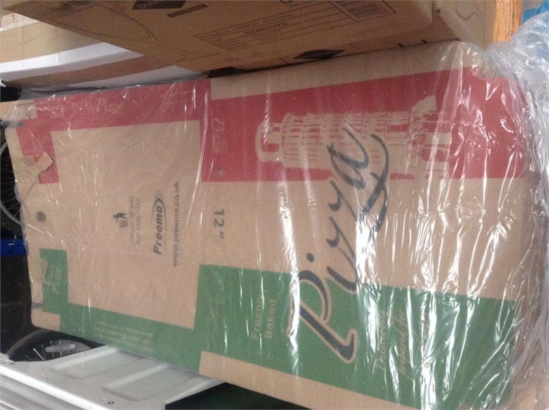 One sleeve of pizza boxes flat packed new