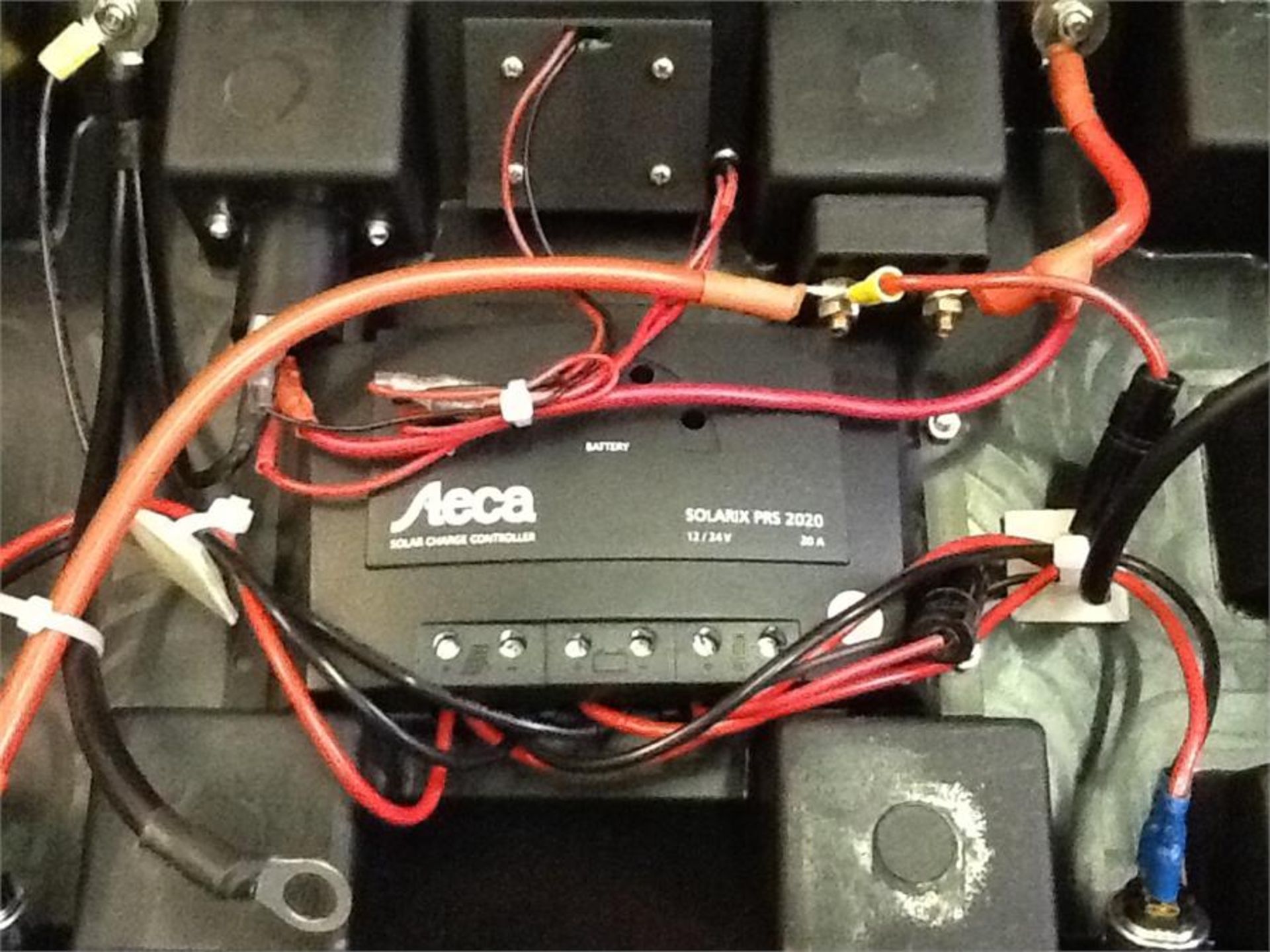 Aeca solar charge controller.untested - Image 4 of 14