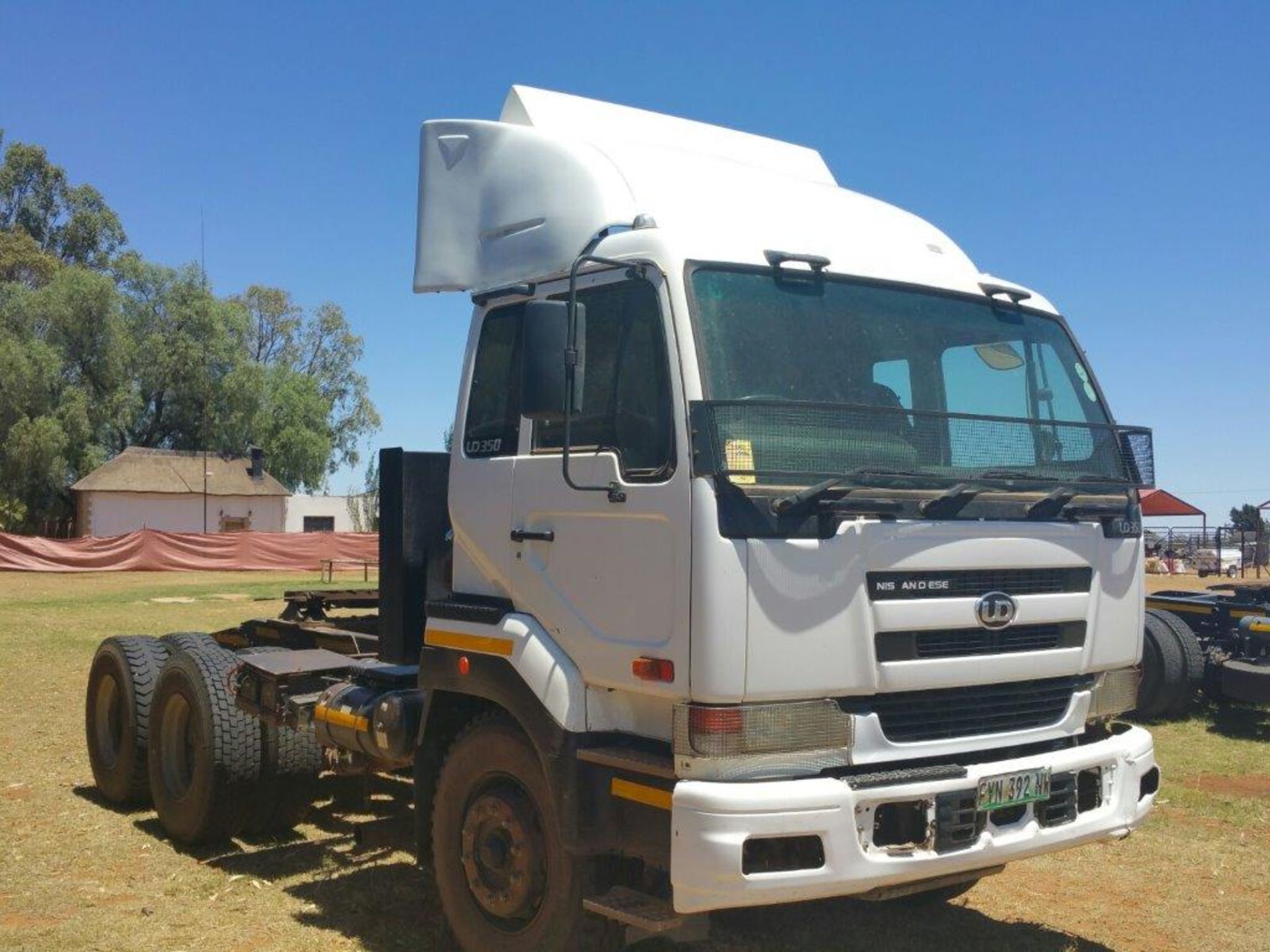 2007 NISSAN UD350 6X4 TRUCK TRACTOR - Image 3 of 8