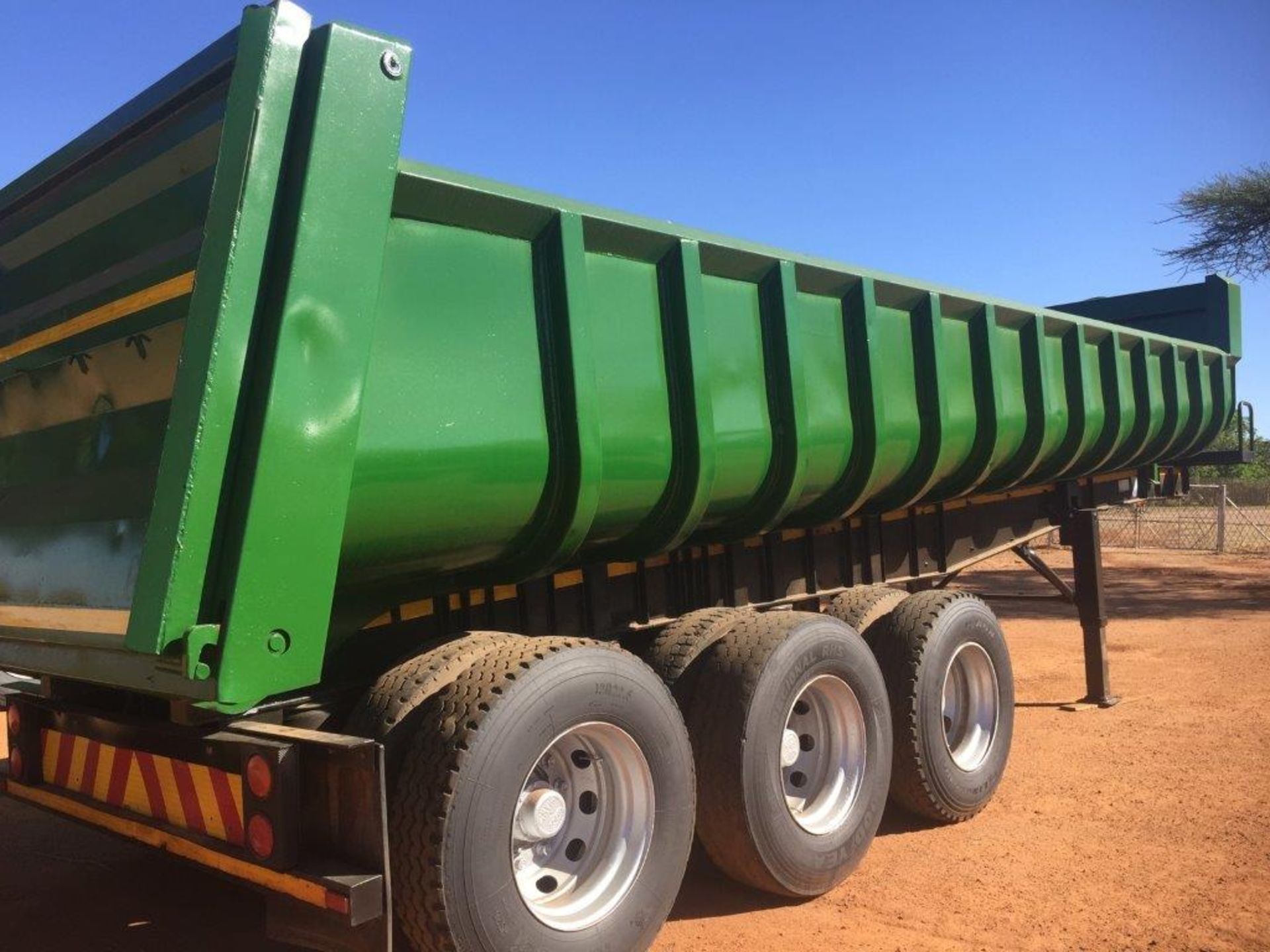 2002 BURG 20m³ 3 AXLE TIPPER SEMI