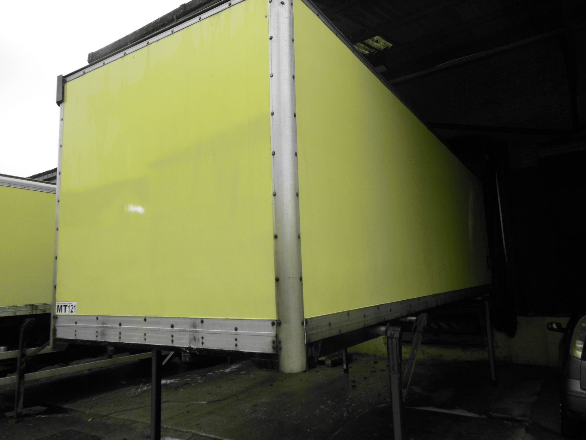 25ft Box Demountable Body, MT121 - Image 2 of 2