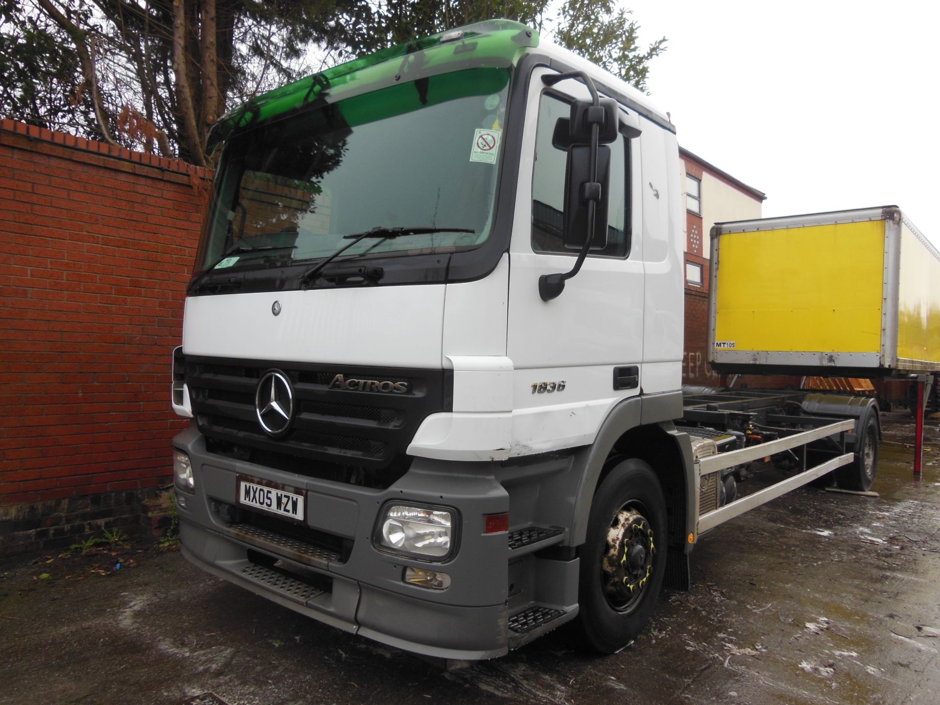 Mercedes Actros 1836L 4x2 Semi Auto 25ft Drawbar Demountable Rigid, registration no. MX05 WZW - Image 2 of 4