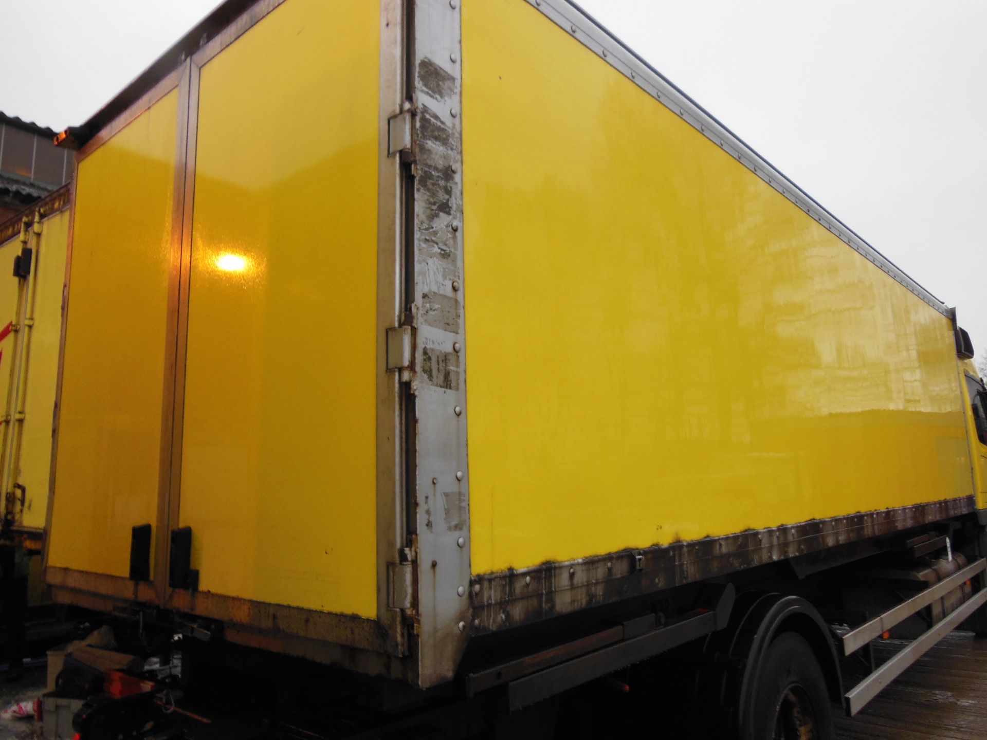 25ft Box Demountable Body, MT110 - Image 2 of 2