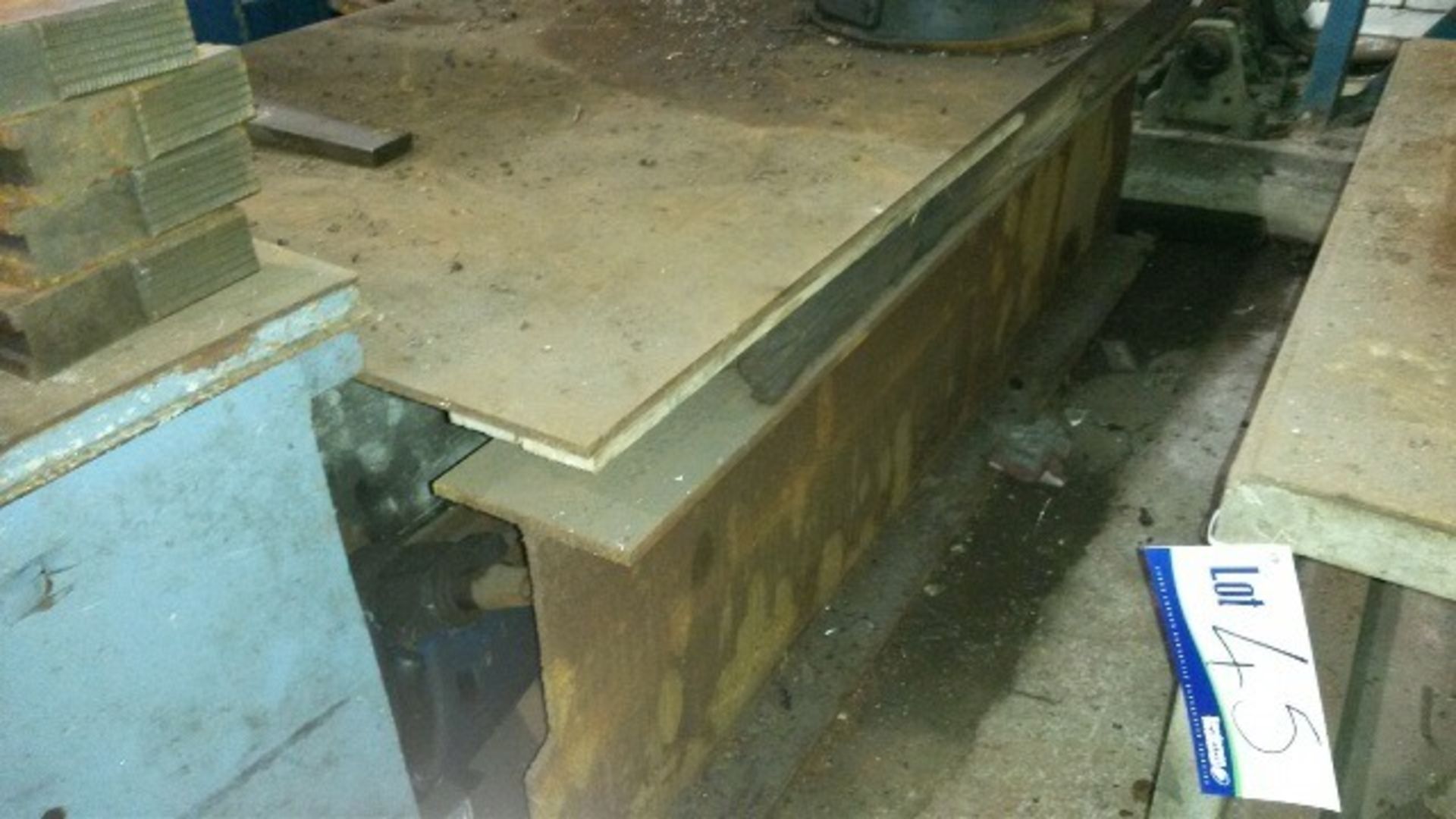 Steel Plate 2500 x 1500mm & Bench - Image 2 of 2