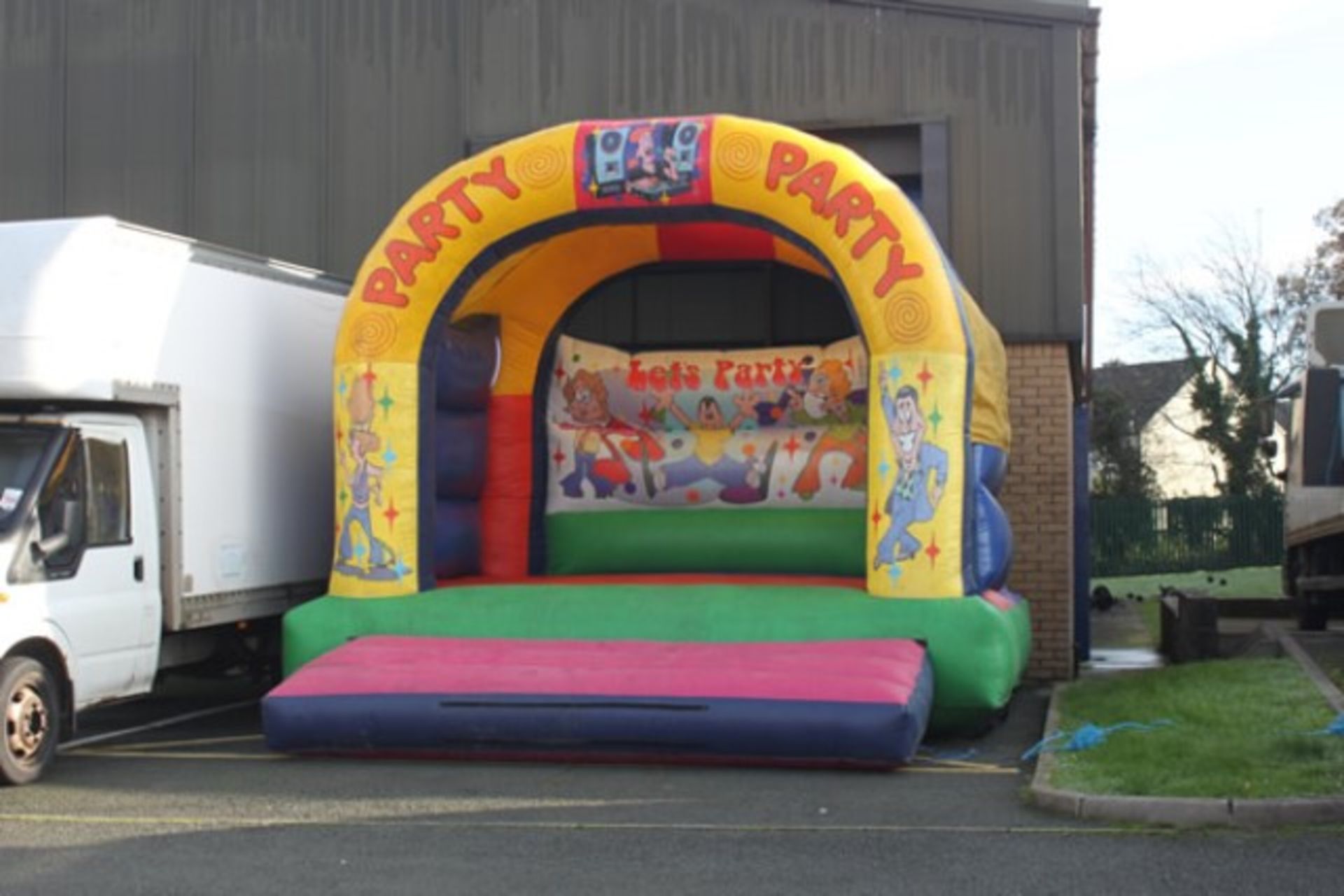 12ft x 12ft Inflatable Bouncy Castle - Image 3 of 3