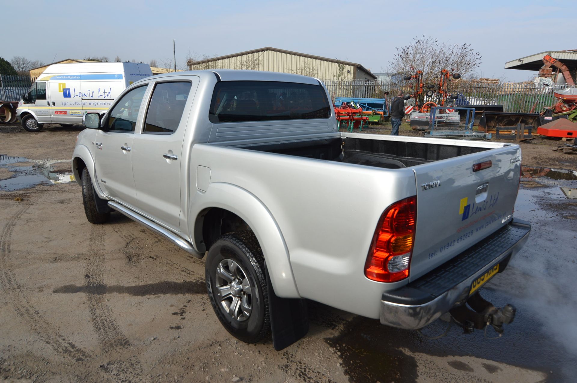 Toyota HILUX INVINCIBLE D-4D DOUBLE CAB AUTO PICKUP, registration no. DG09 XNS, date first - Image 2 of 6