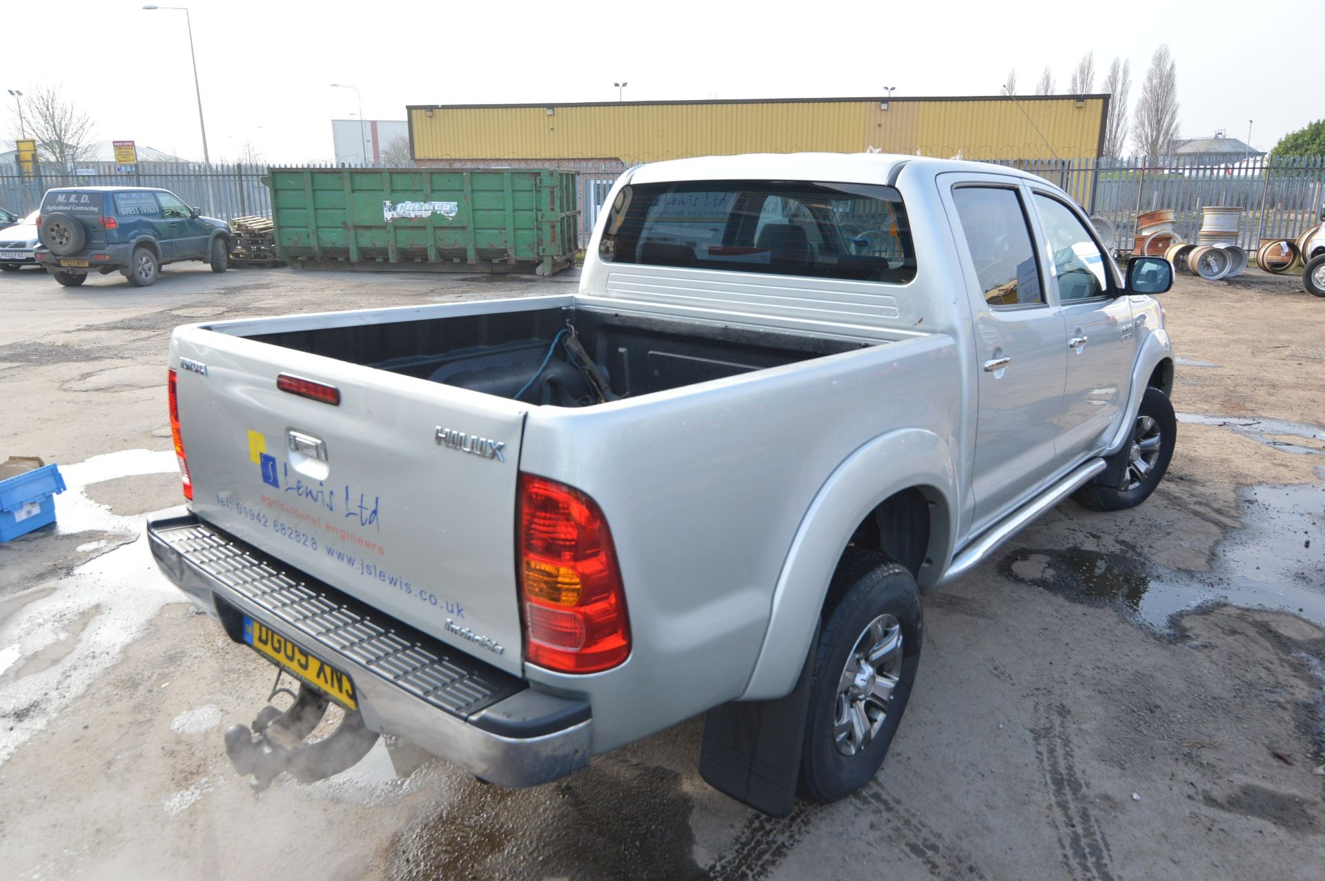 Toyota HILUX INVINCIBLE D-4D DOUBLE CAB AUTO PICKUP, registration no. DG09 XNS, date first - Image 3 of 6