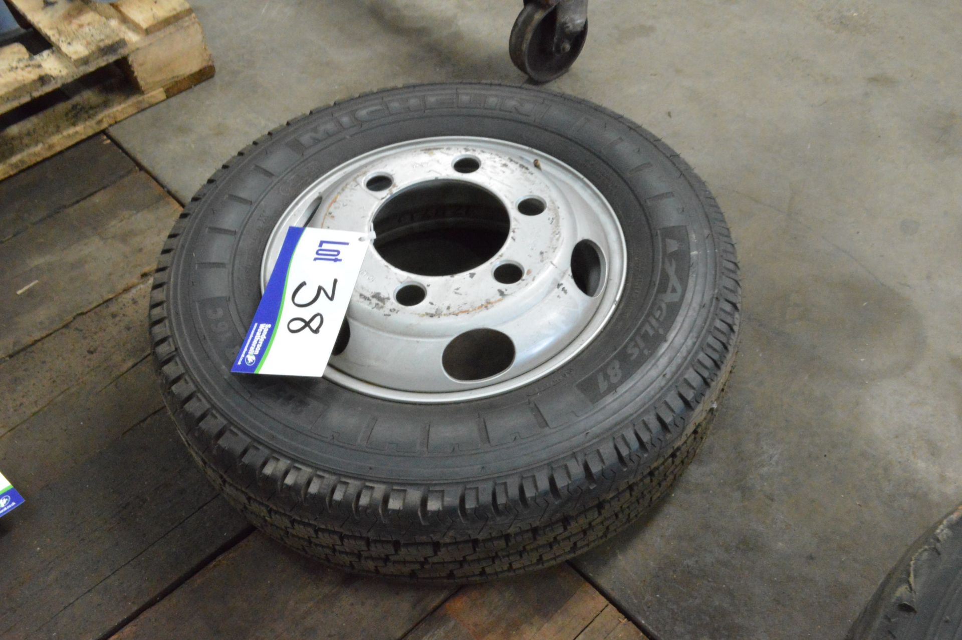 Michelin Agilis81 215/75R16C Tyre, with six stud hub, RAD16x5 1/4