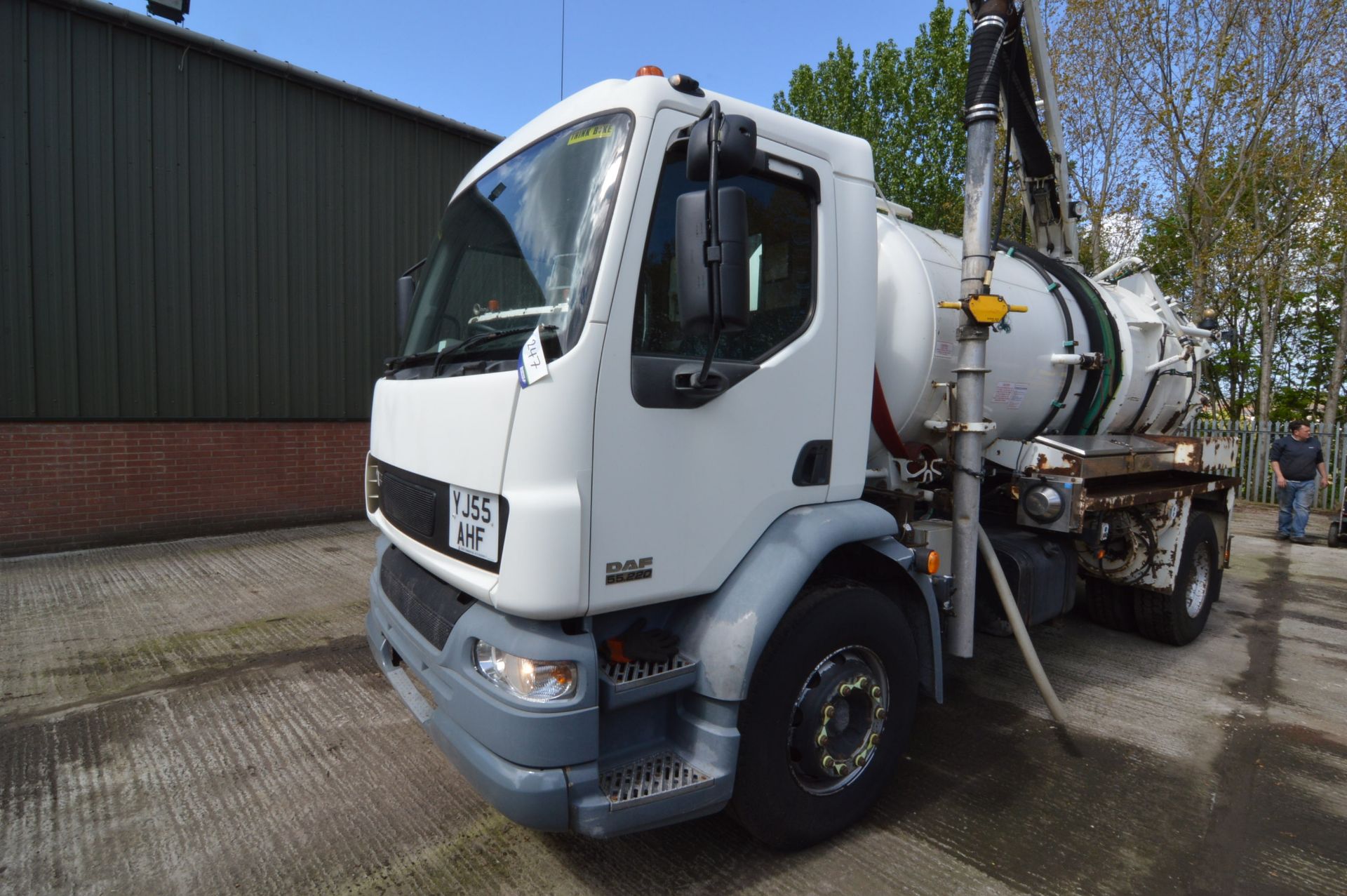 Daf FA LF55 220 18 4X2 STEEL COMBINATION MEDIUM VOLUME TIPPING TANKER, registration no. YJ55 AHF, - Image 2 of 9