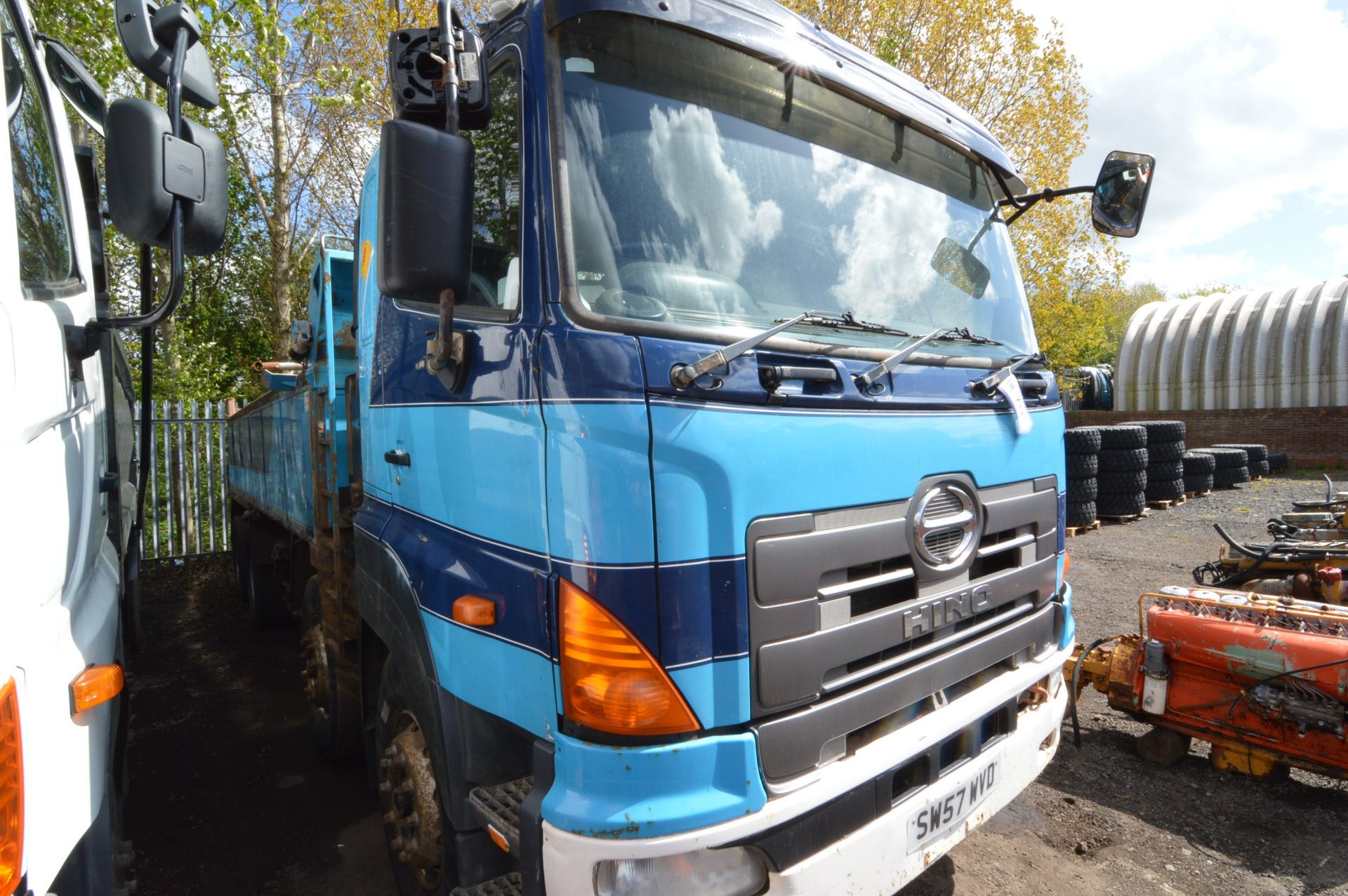 Hino 8X4 INSULATED BODY TIPPER, registration no. SW57 WVD, VIN JHEFY1EUK00010632, 403,039 - Image 2 of 8