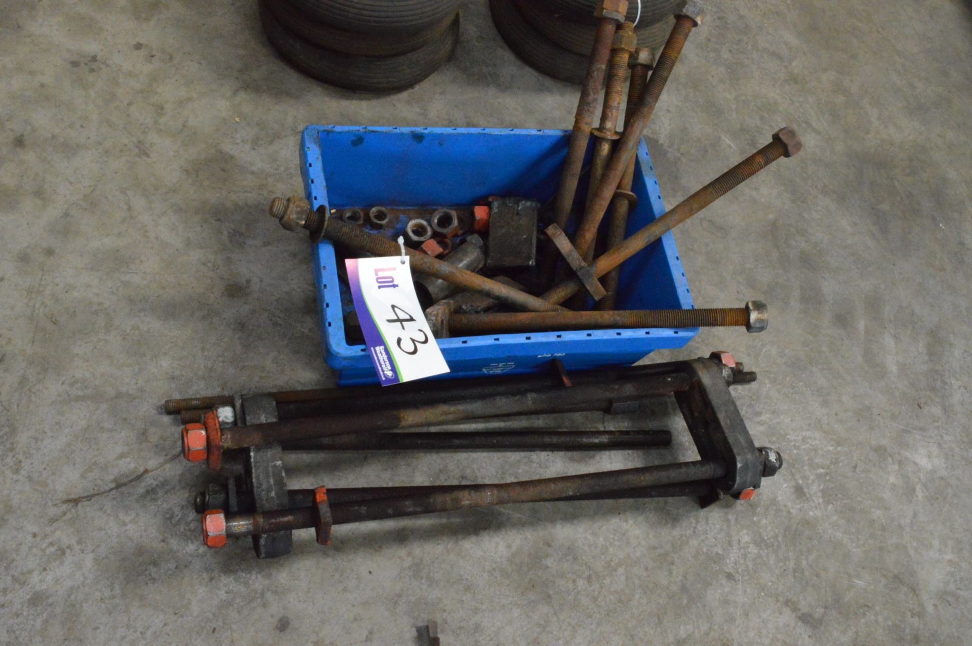 Hydraulic Crane Mounting Bolts, with brackets and plastic box