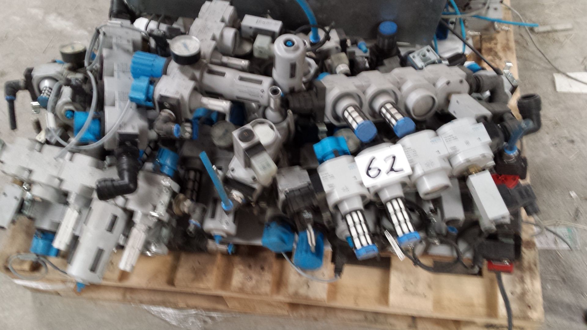 Pneumatic Festo Presure regulatoe and Air filter and Dump valves 12 Off