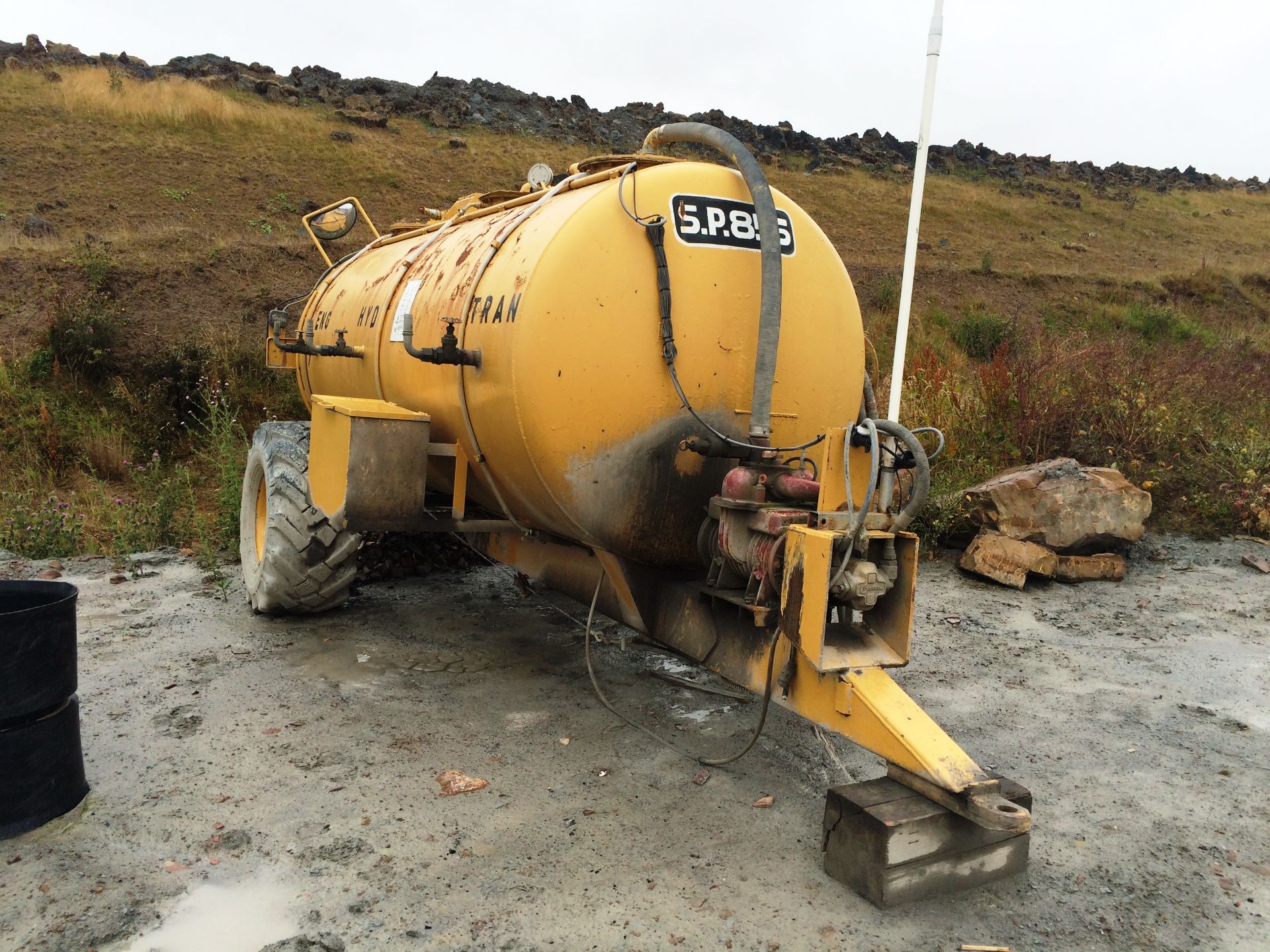 Valvac 1500gal Single Axle Draw Bar Fuel Bowser, with hydraulic pump (plant no. SP0855) Situated