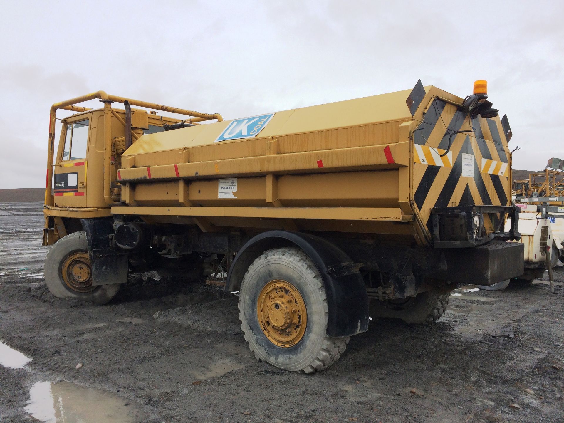 Bedford 4x4 Rigid Fuel/ Oil Bowser (engine seized) (plant no. V1262) Situated At Butterwell Open - Image 3 of 4