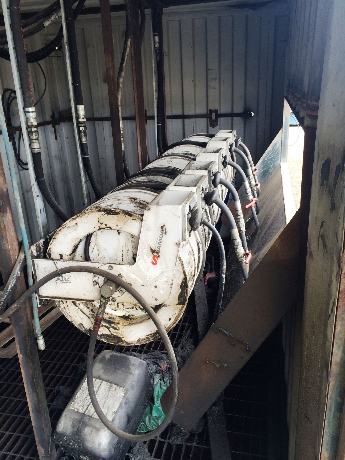 40ft / 12.2m Bunded Steel Site Oil Storage, with six retractable hose reels and five pneumatic pumps - Image 2 of 4