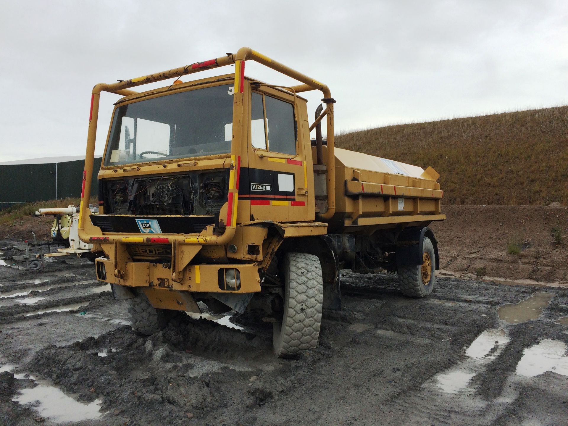 Bedford 4x4 Rigid Fuel/ Oil Bowser (engine seized) (plant no. V1262) Situated At Butterwell Open