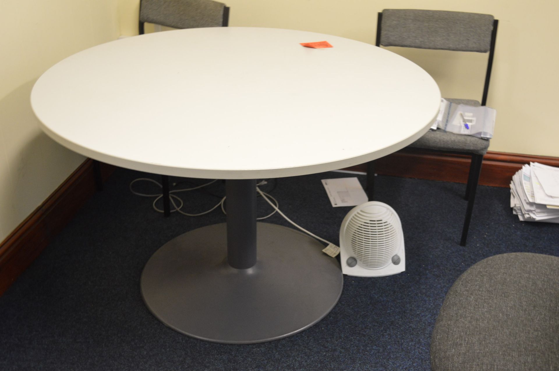 Curved Front Desk, 1.8m long, with circular meeting table - Image 4 of 5