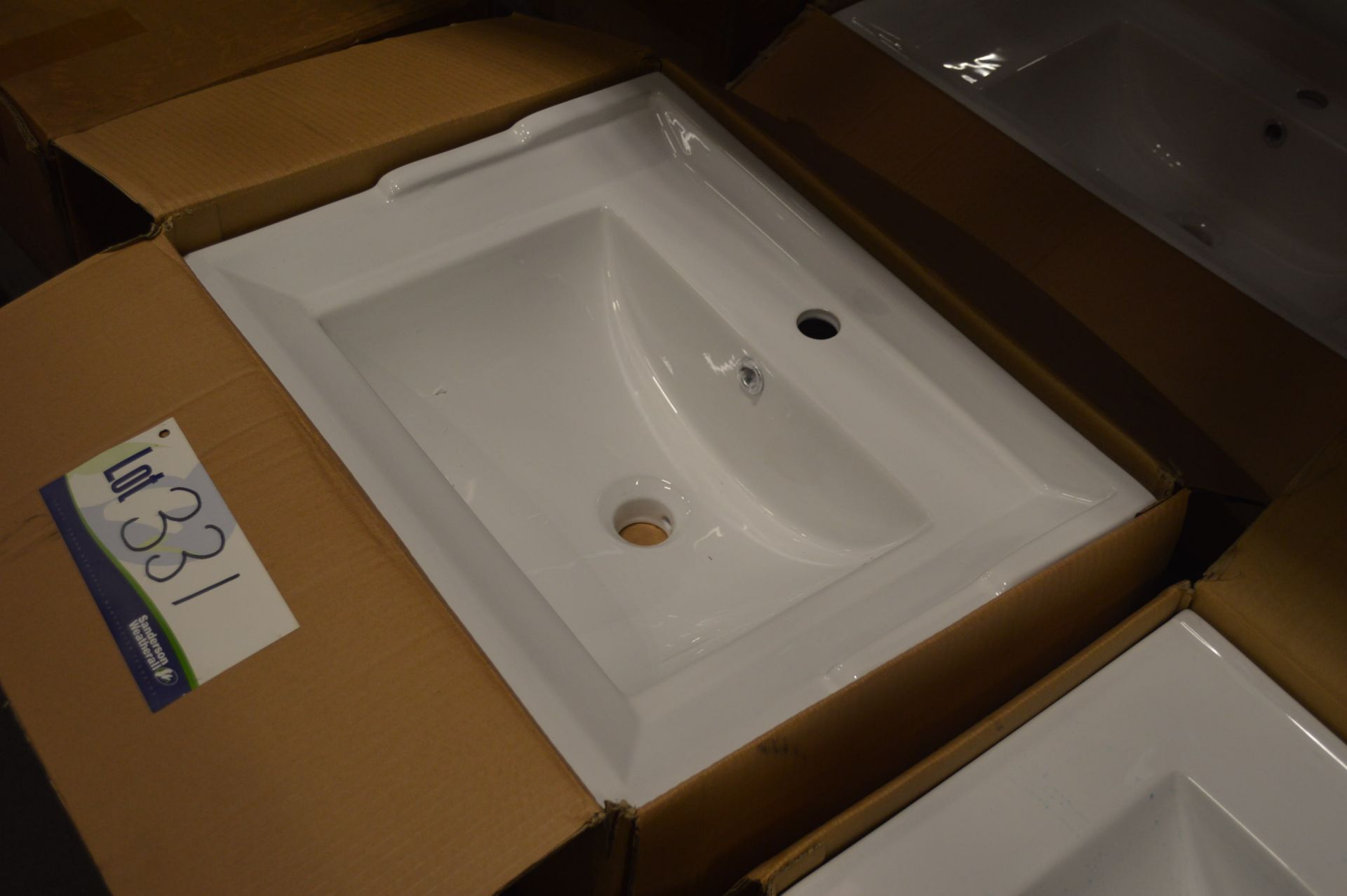 Ceramic Sinks, as set out - Image 3 of 3