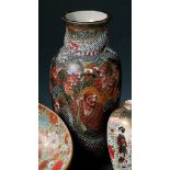 Satsuma-Vase Japan, Meiji-Periode Eiform, auf der Schulter umlaufender Drache im Relief,