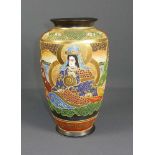 Vase im Satsuma-Stil Japan, wohl Arita, M. 20. Jh. Hochschultrig gebauchte Eiform mit abgesetztem
