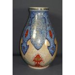 Imari-Vase mit Brokatdekor Japan, Meiji-Periode Große Eiform mit vorkragendem Rand;