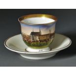 Tasse mit Ansicht von Görlitz und Untertasse KPM Berlin, um 1847-70 Gefußte Becherform mit C-Henkel;