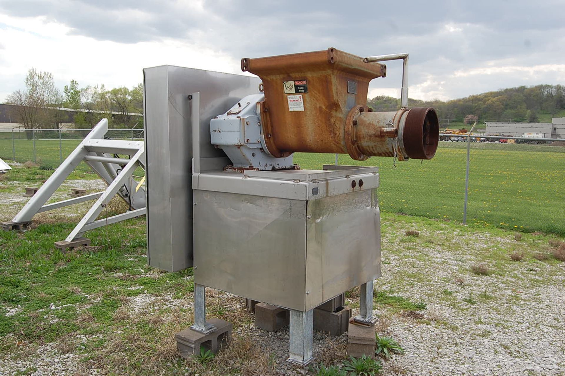 Weiler Grinder, Model #1109, SN 721970, Believed 75 HP Motor, 230/460 Volt, SS Enclosure Rigging