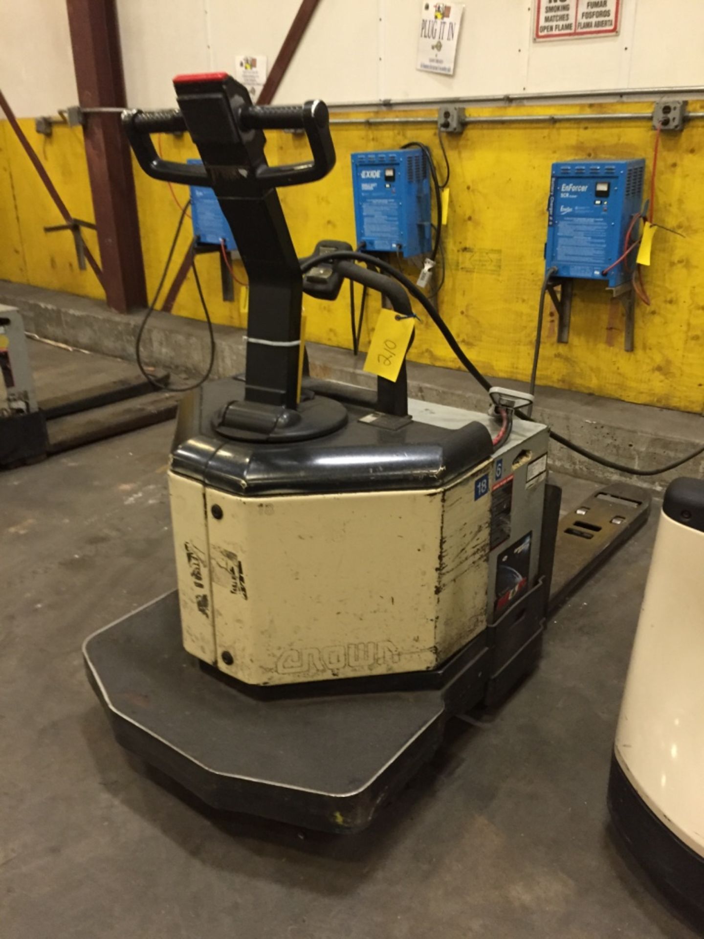 Crown Pallet Jack PE 3000 Series Electric Model PE3540-60  S/N 6A177402 - Rigging Fee $100, If Crat