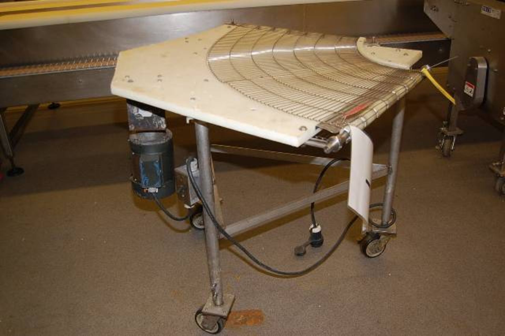 24 in. Wide x 48 in. SS Wire Belt Corner Conveyor, 3/4 HP Motor, 230/460 Volt, 3-Caster Base