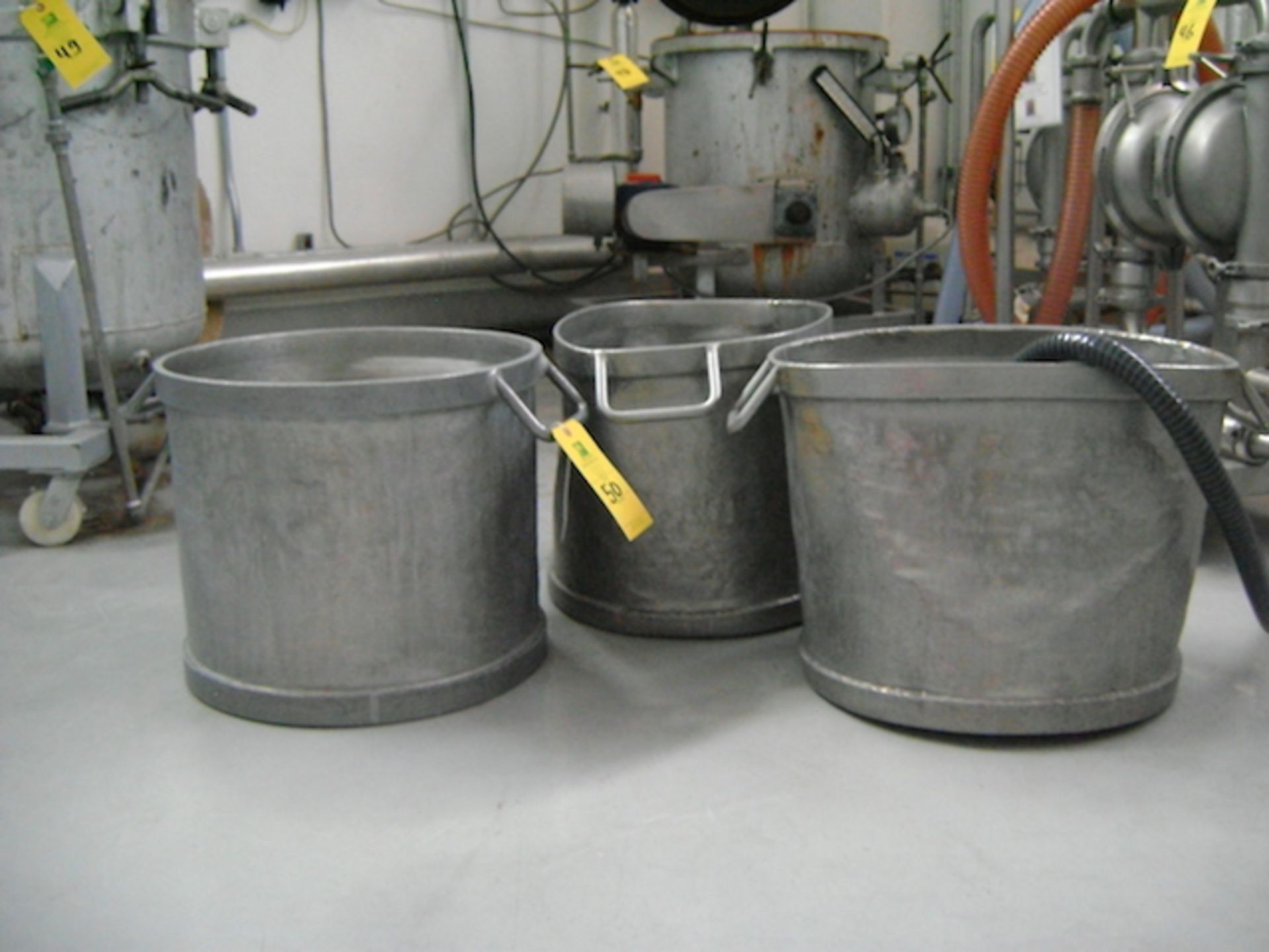 Stainless steel cans (Botes de acero inoxidable)