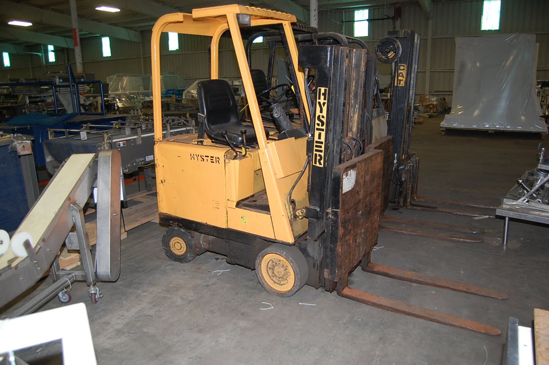 Hyster Electric Fork Lift, 36 Volt Battery, Approx. 2500 lbs. Capacity, Solid Tires, Rops - RIGGING