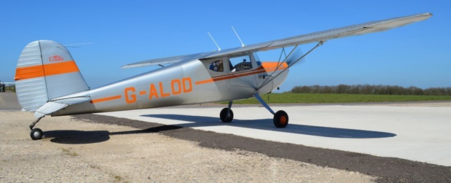 A stunning 1947 classic Cessna 140 just ready for some good old tail wheel fun. Theres not much to
