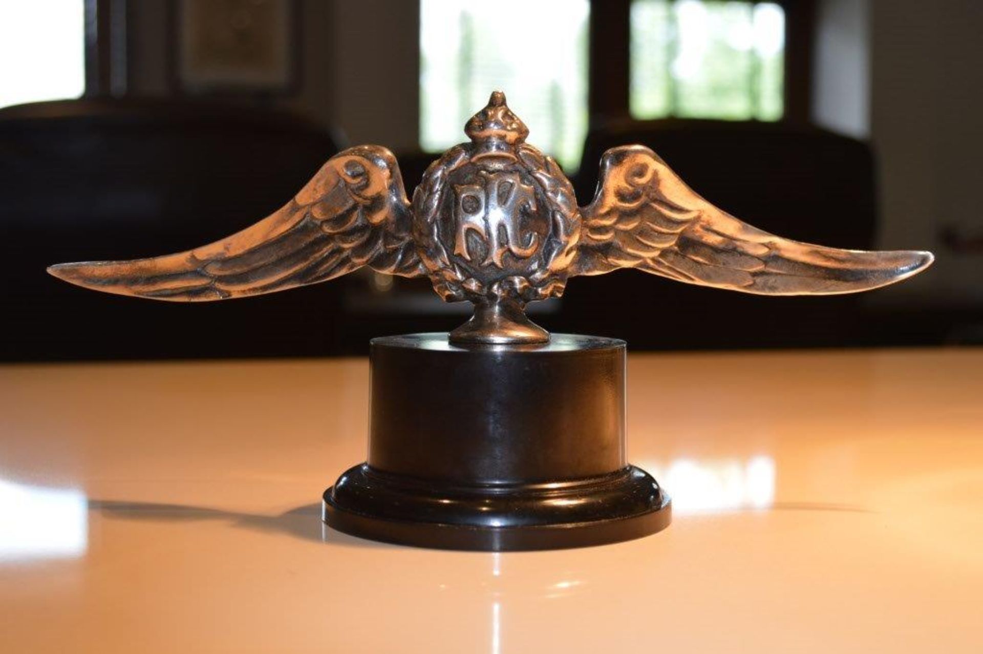 A vintage Royal Flying Club Emblem, believed to be dated to the early 1950's.
Set on a black plinth - Image 3 of 8