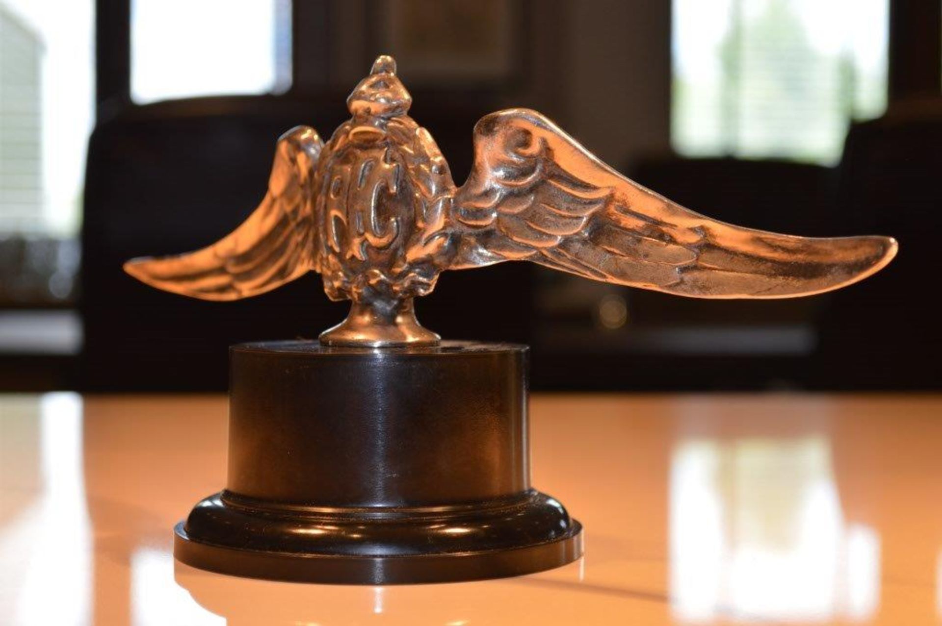 A vintage Royal Flying Club Emblem, believed to be dated to the early 1950's.
Set on a black plinth - Image 8 of 8